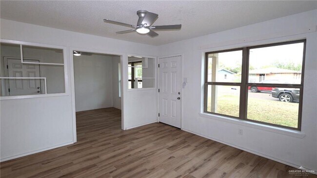 Building Photo - 807 S 21st Ave