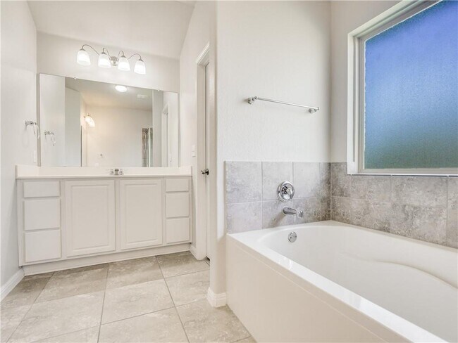 Building Photo - 525 Heinatz Flat Ln