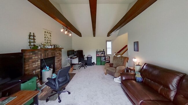 Building Photo - 2 BR, 1.5 BA Clive split level duplex.  Deck and one car attached garage.