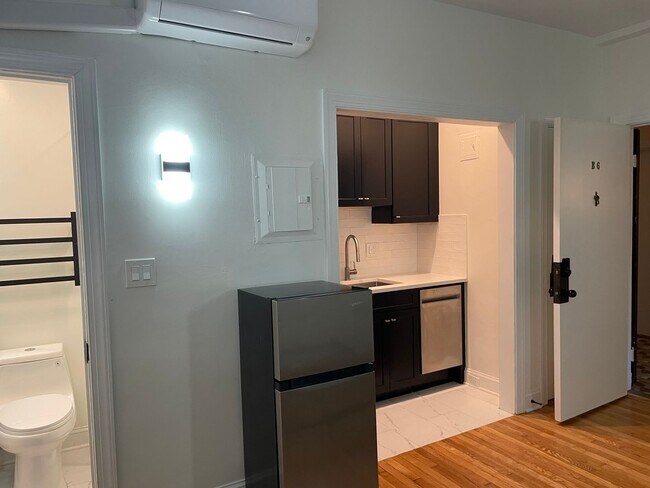 Building Photo - Newly Remodeled Studio, 1-Bathroom Near Johns Hopkins University