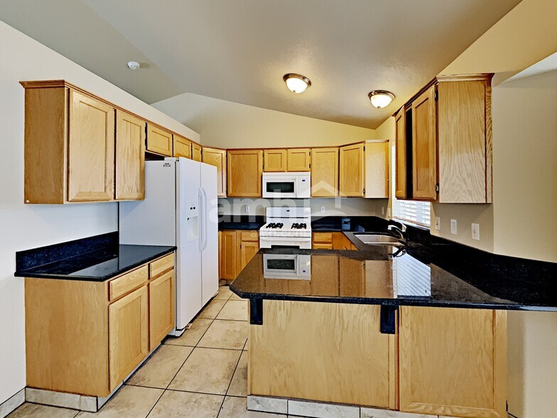 Building Photo - 793 E 890 N