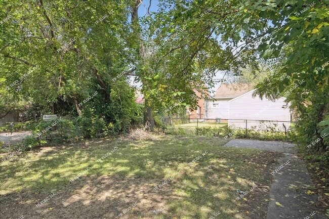 Building Photo - Charming 3-Bedroom Brick Ranch in highly d...