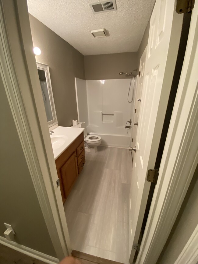 Building Photo - 4067 Coopers Hill Dr SE