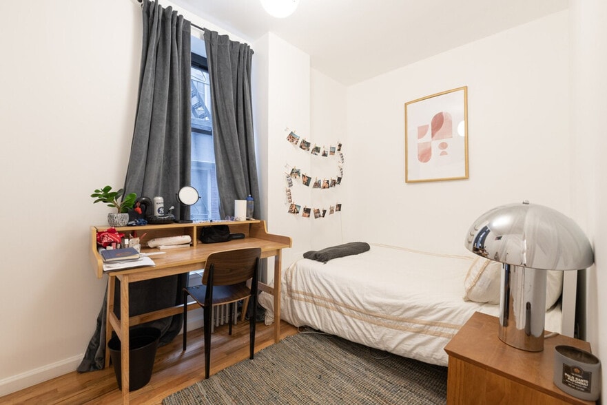 Building Photo - 136 E 57th St