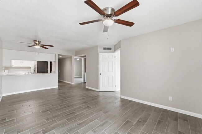 Building Photo - Central Phoenix Gem! Private Patio, Gated, Pool + Underground Parking