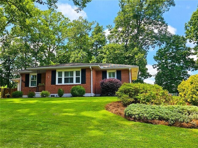 Building Photo - 908 Willivee Dr