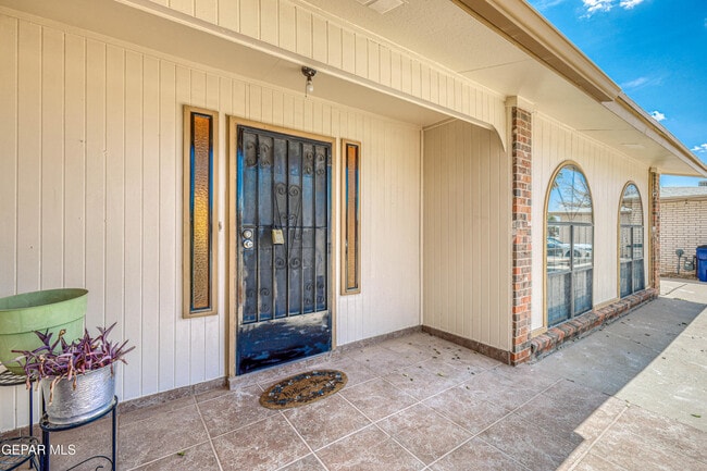 Building Photo - 3008 Gaston Dr