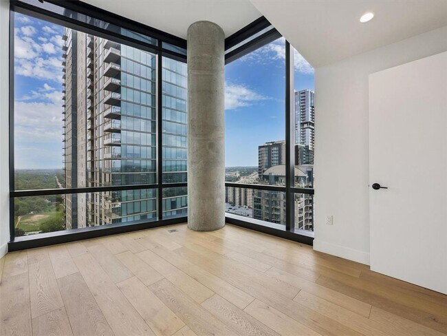 Building Photo - 70 Rainey St