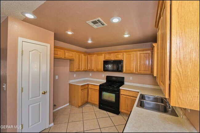 Building Photo - 452 Emerald Pass Ave