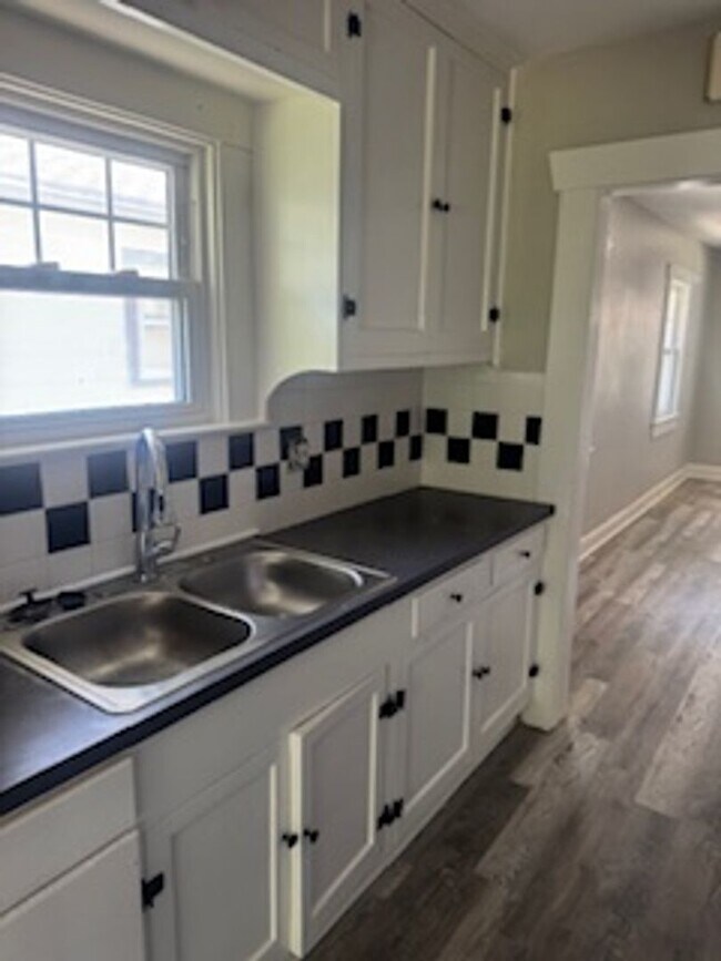 Building Photo - Newly Remolded 3 Bedroom in Waldo!!!