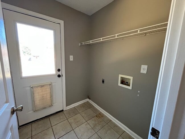 Building Photo - 2 Bedroom 2 Bath Home with 2 Car Garage fo...