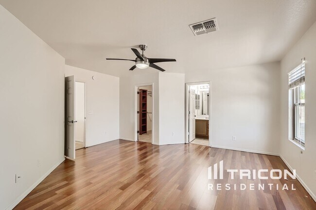 Building Photo - 11844 W Edgemont Ave
