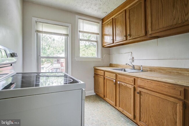 Building Photo - 6120 41st Ave