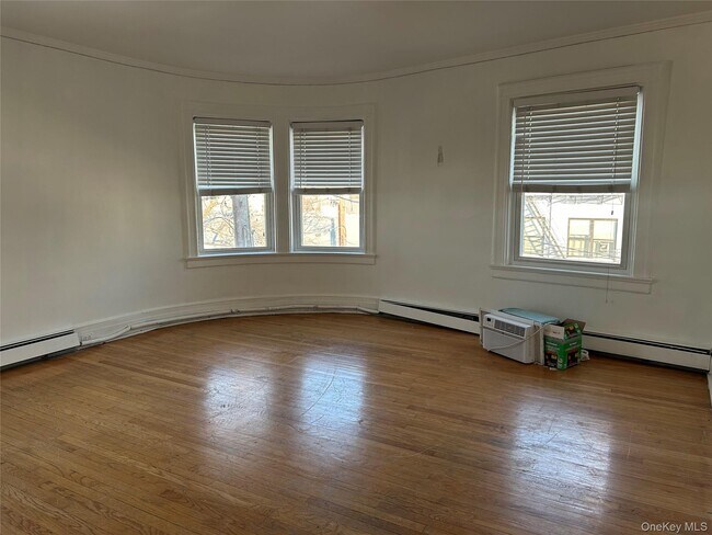 Building Photo - 126 Deer Park Ave