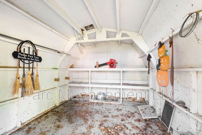 Building Photo - 2076 Harned St