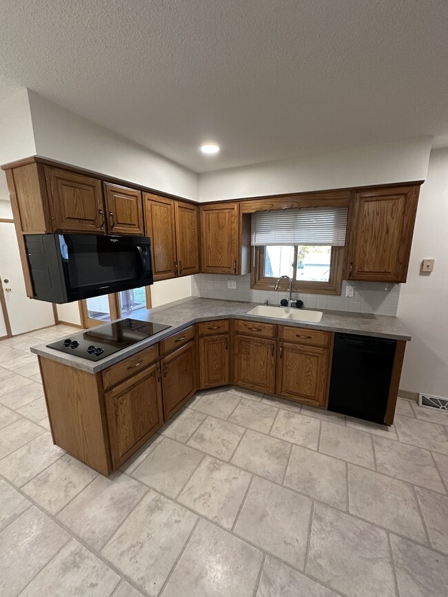 Building Photo - 3207 90th St