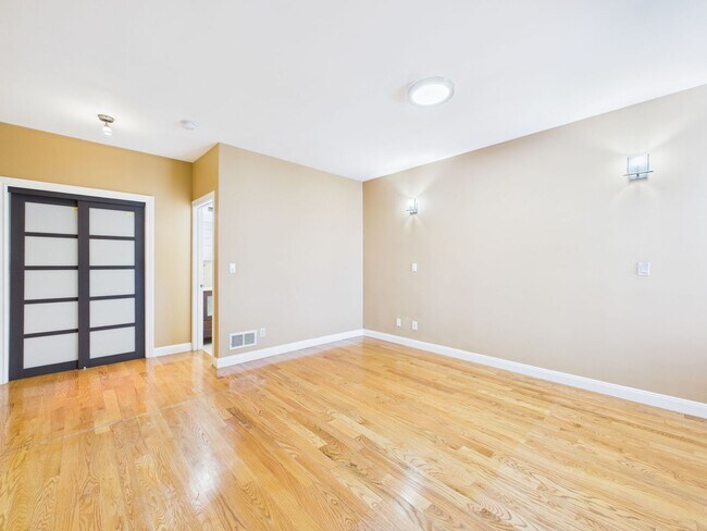 Building Photo - Spacious 3 bed/2 bath in prime Ingleside location near Ocean Ave.