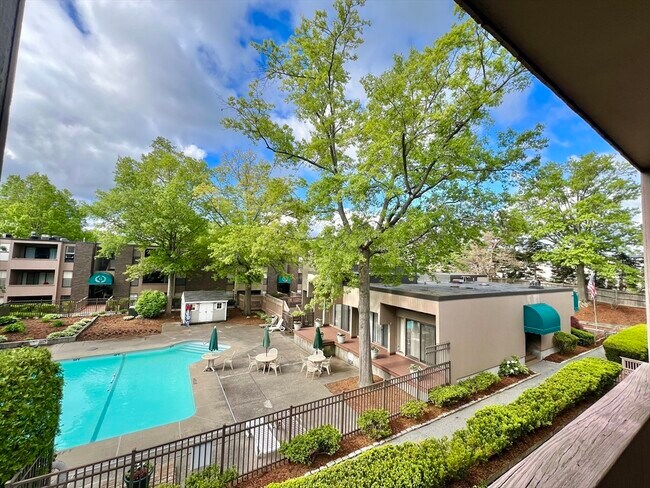 Primary Photo - 2 Shrewsbury Green Dr