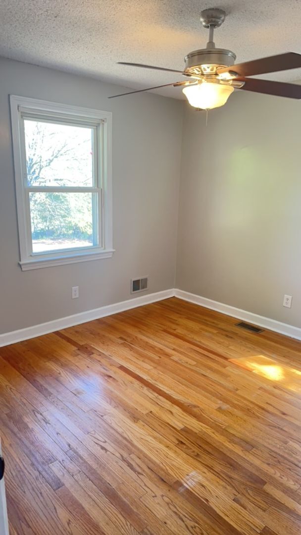 Building Photo - 3 bed 2 bath brick home on corner lot