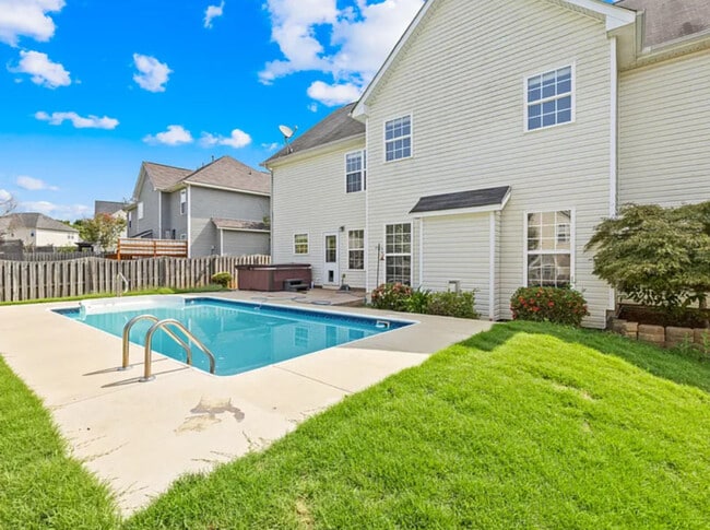 Building Photo - 135 Elba Dr