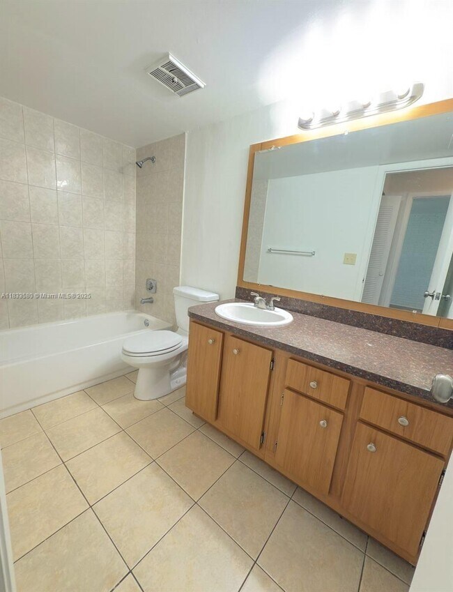 Building Photo - 1283 SW 46th Ave