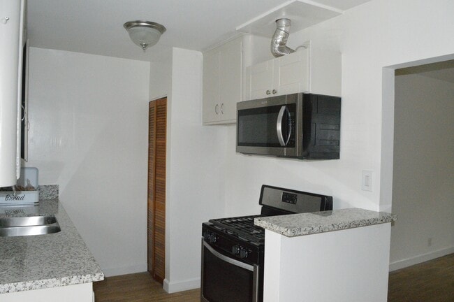 Building Photo - 214 S Bandy Ave