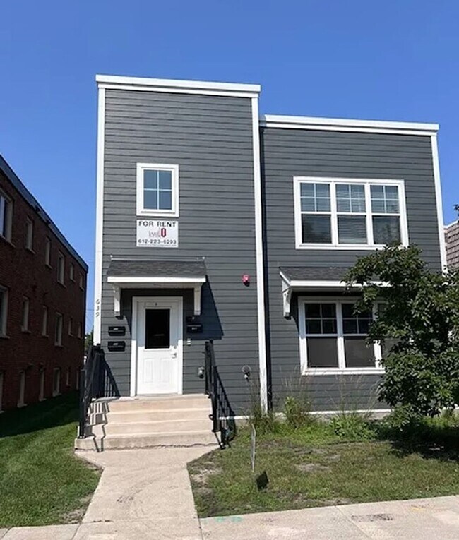 Building Photo - 2044 Grand Ave