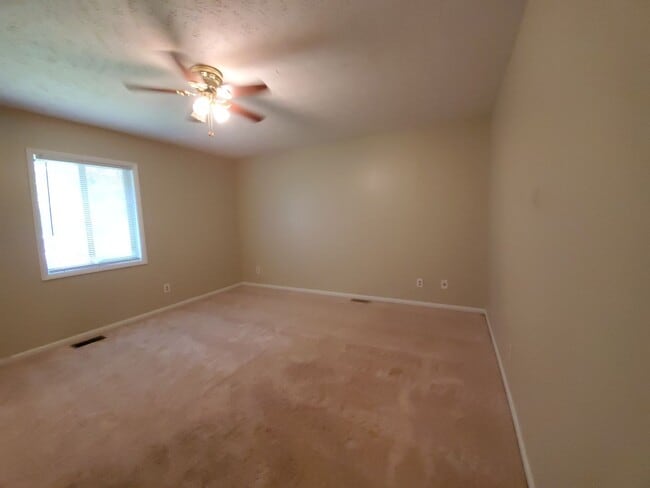 Building Photo - 6400 Hollyhock Ct