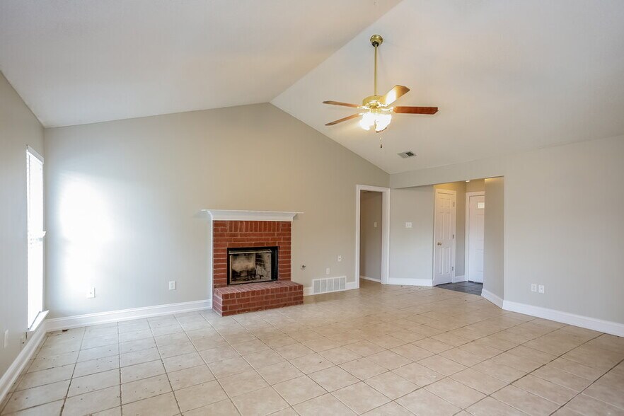 Building Photo - 10125 Oak Run Dr S
