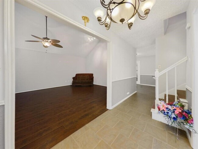 Building Photo - 12406 Sarti St