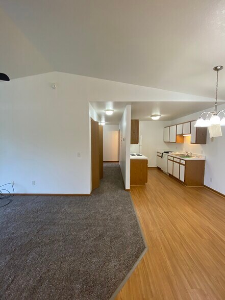 Building Photo - 7483 Crosscreek Dr