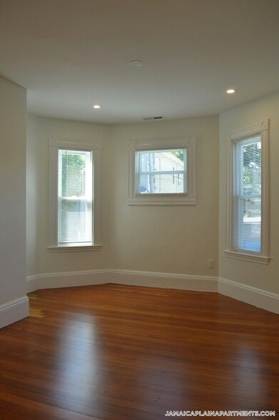 Building Photo - 374 Centre St