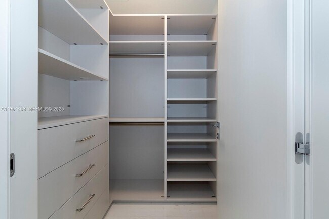 Building Photo - 300 Biscayne Blvd Way