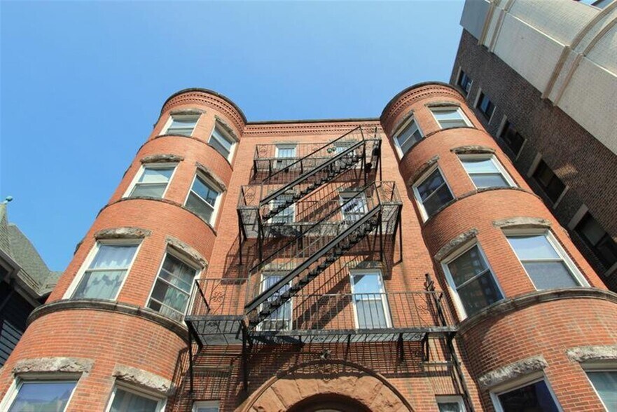 Building Photo - 863 Massachusetts Ave