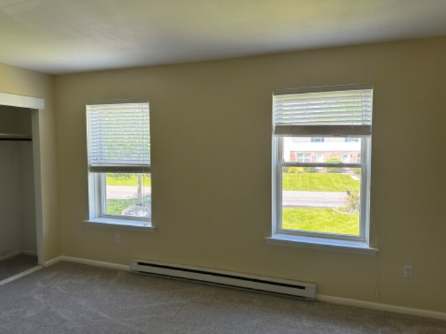 Building Photo - 485 Old Niskayuna Rd