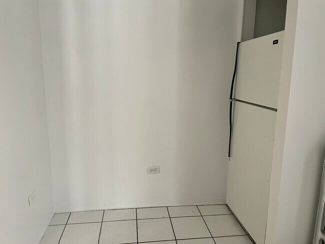 Building Photo - 548 Elmwood Ave