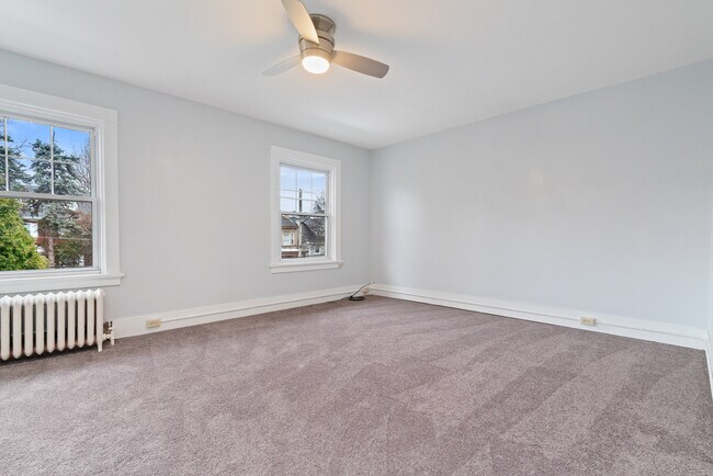 Building Photo - 5905 Hobart St