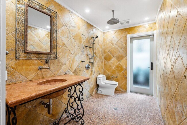 Building Photo - 1 1st Ave S