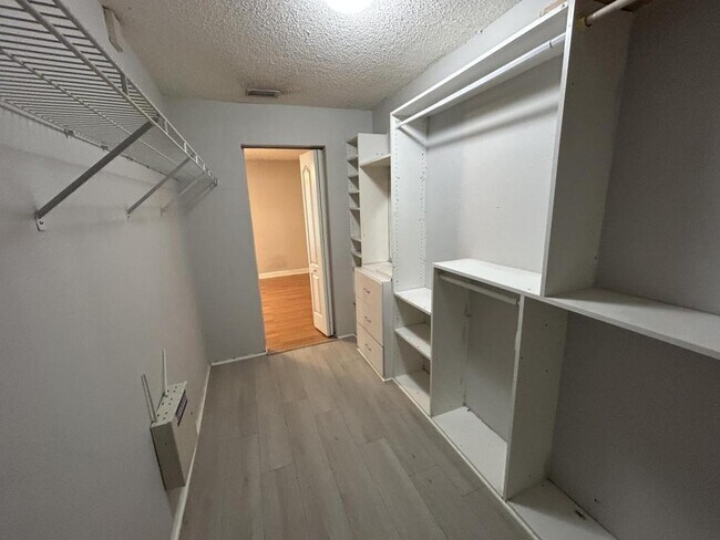 Building Photo - 12436 Dawn Vista Dr