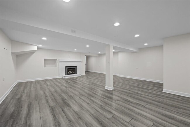 Building Photo - 333 Warwick Rd