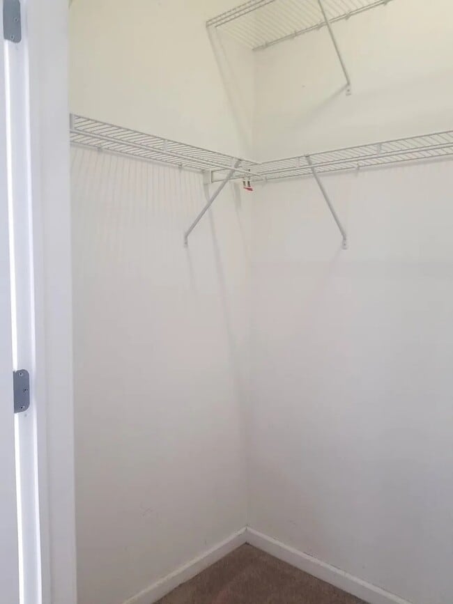 Building Photo - 5036 W Pensacola Ave