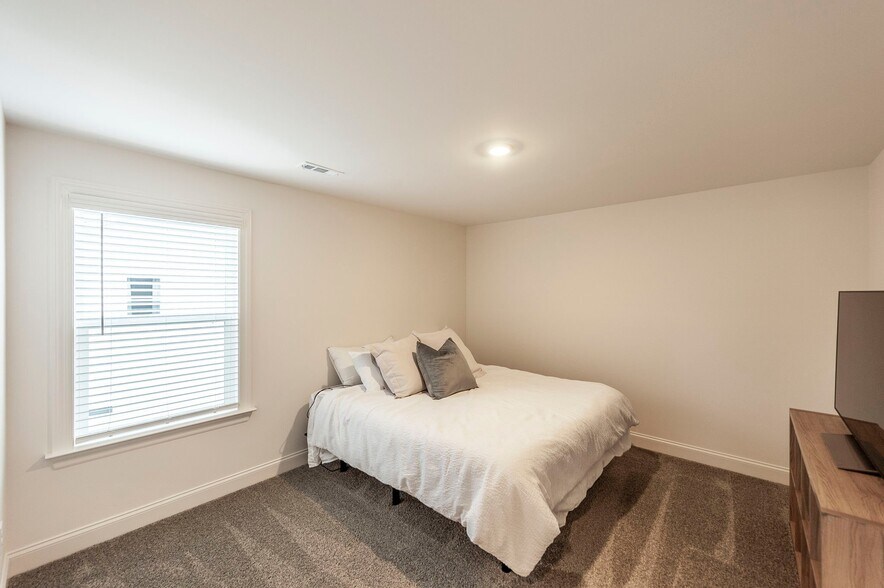 Building Photo - 107 John T Alexander Blvd