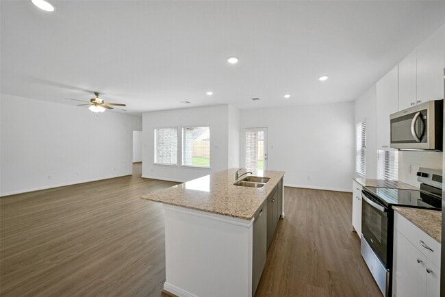Building Photo - 13315 Campos Dr