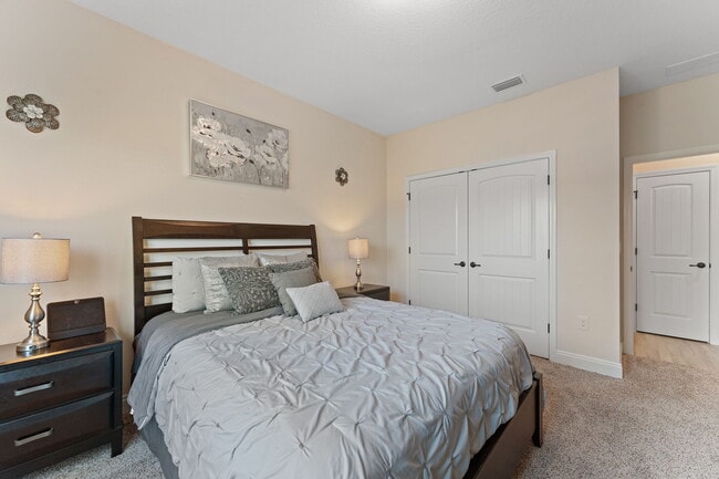 Building Photo - 5568 Micanopy Dr