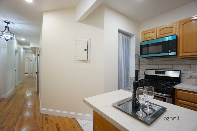 Building Photo - 310 Patchen Ave