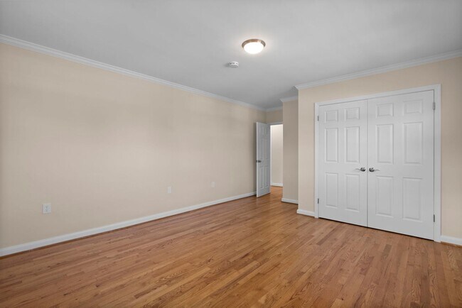 Building Photo - 3 Bed 2.5 Bath - Bethesda Split Level Single Family - Move In Ready