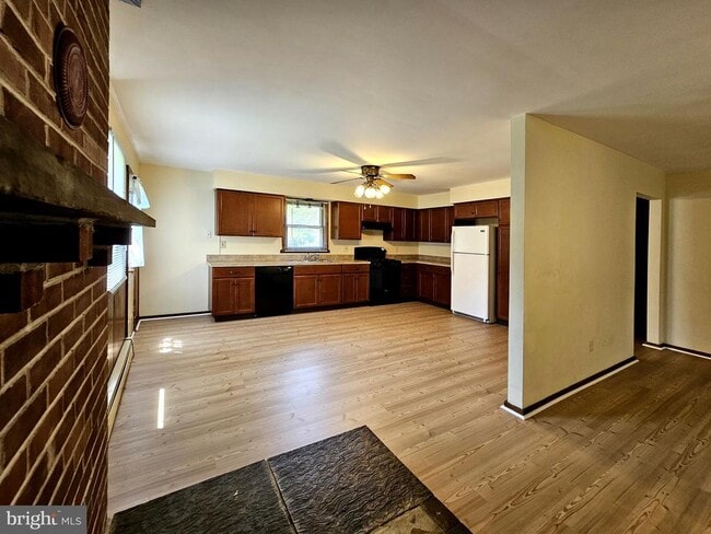 Building Photo - 3400 Hazelwood Ave