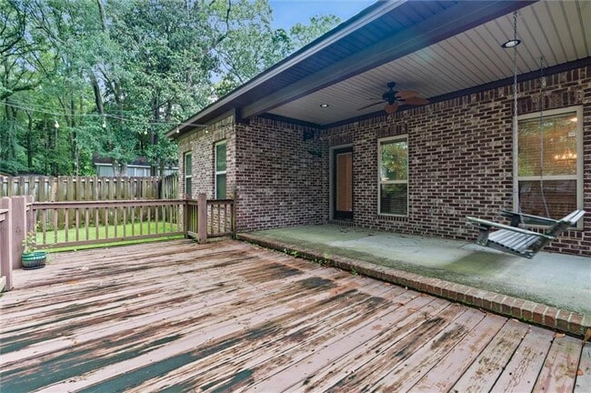 Building Photo - 914 Henckley Ave