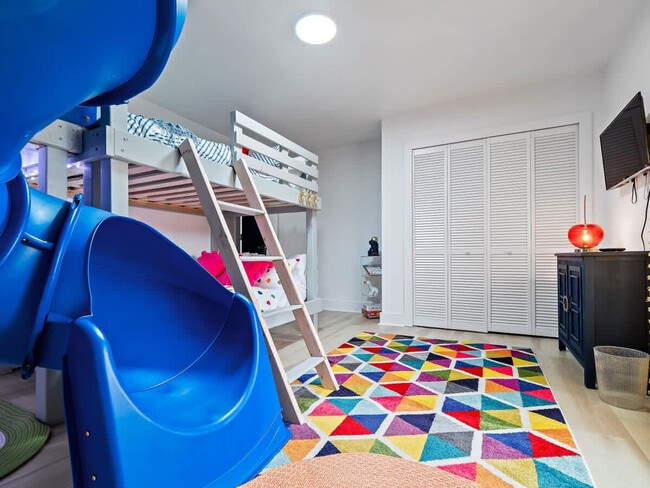 Building Photo - 25 N Rose Blvd