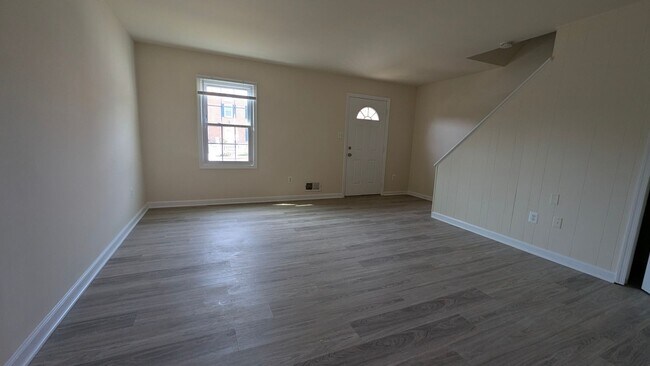 Building Photo - Charming 3 Bed And 1.5 Bath Townhome In Georgetown South